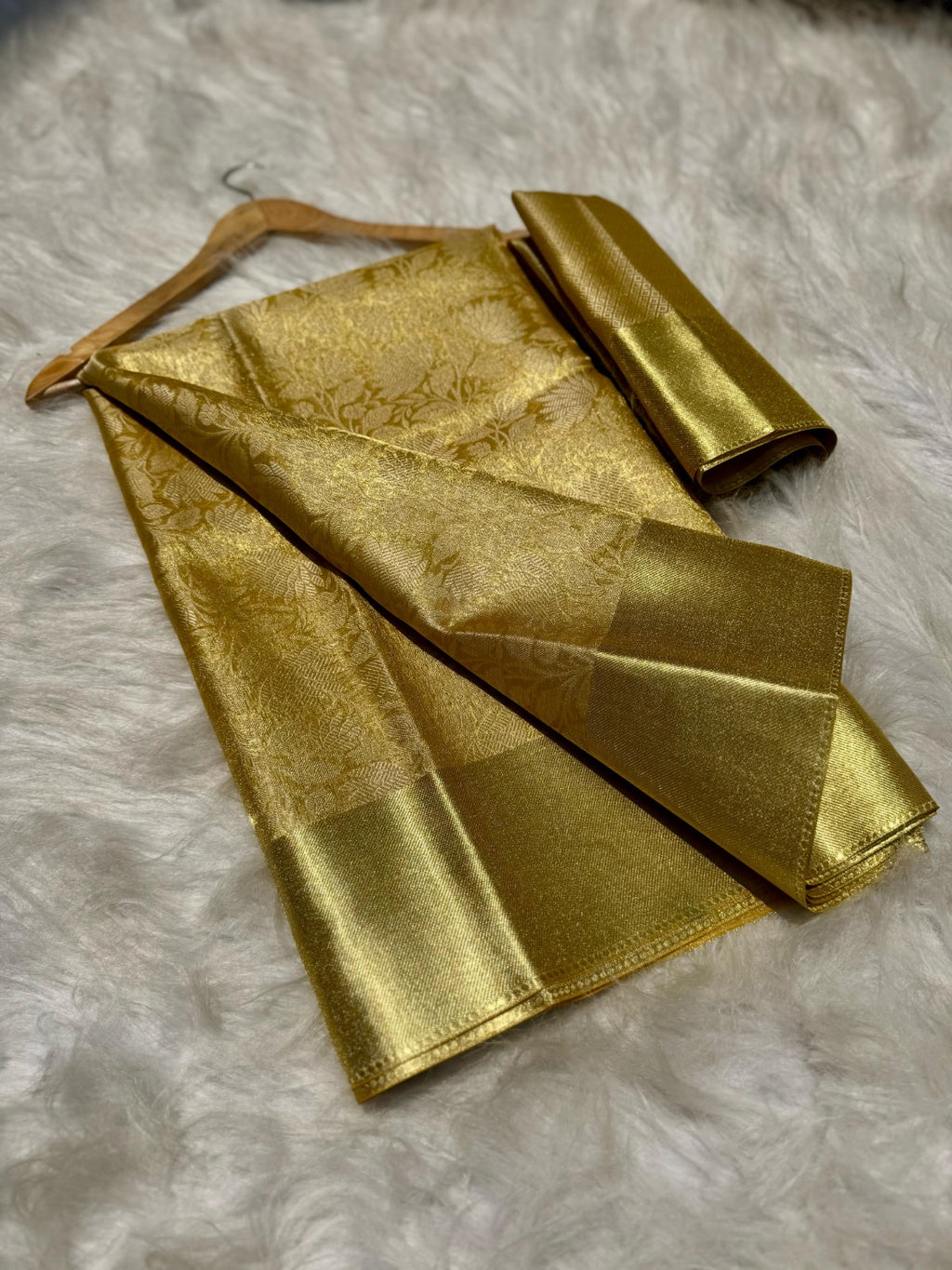 Banarasi Tissue Silk Saree-BTSGLD01