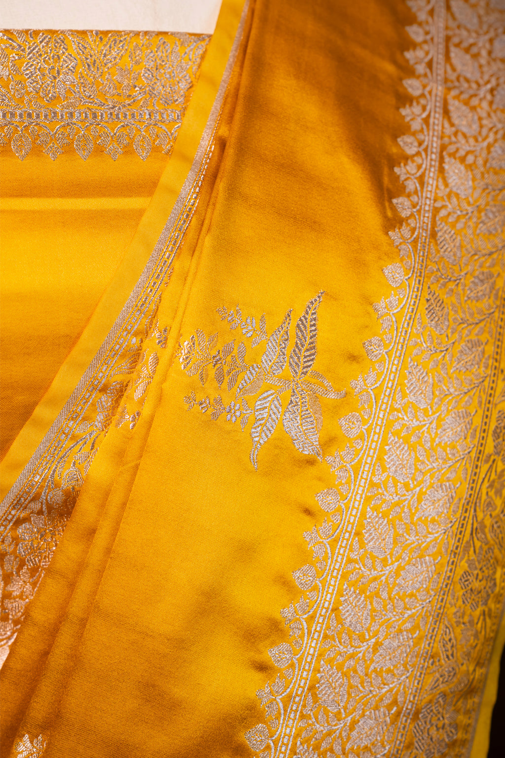 Banarasi Mashru Silk Saree - AMAS4226