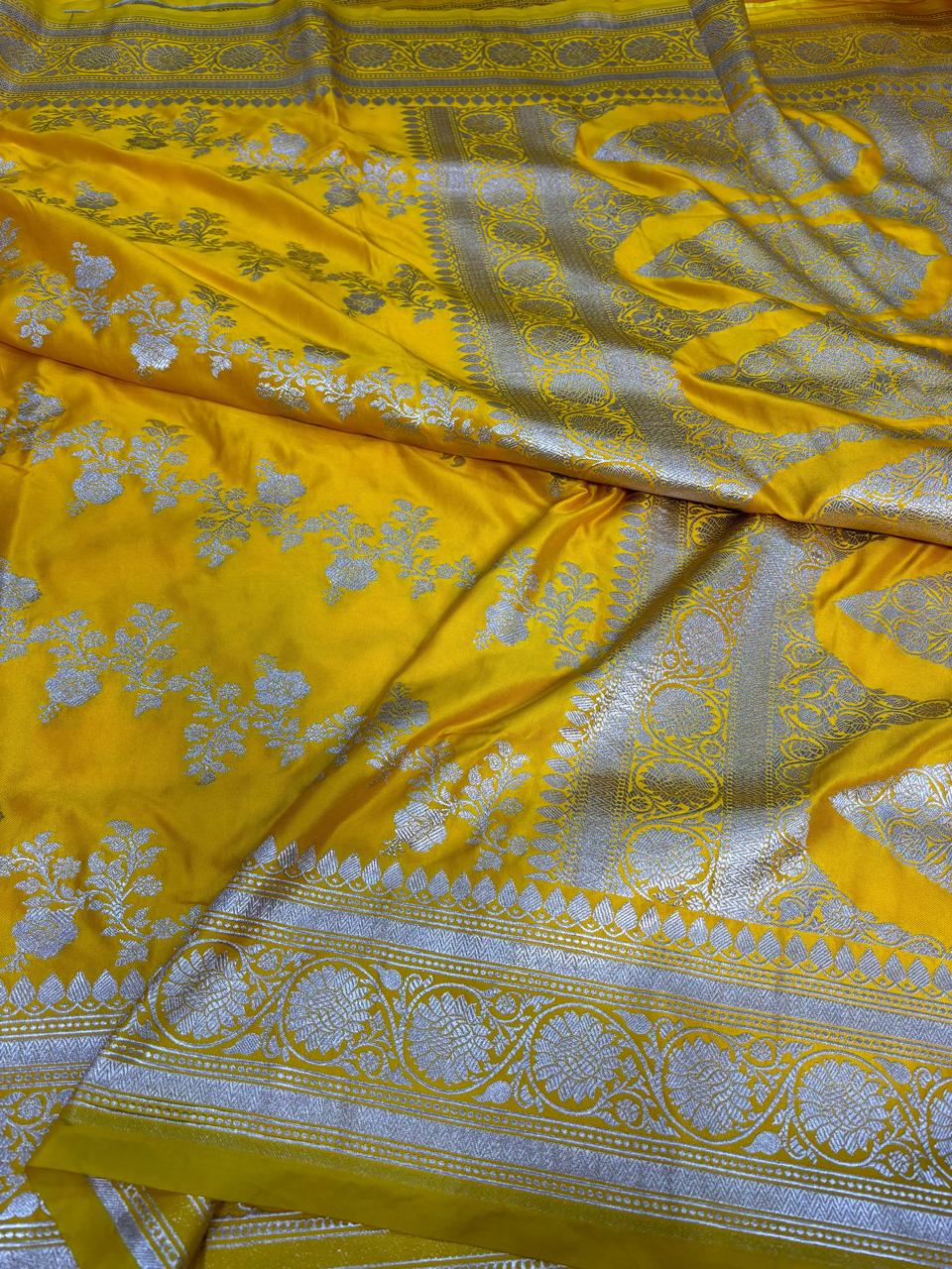Premium Mashru Silk Saree with Vintage Ada Zari Weave - AMVZY2