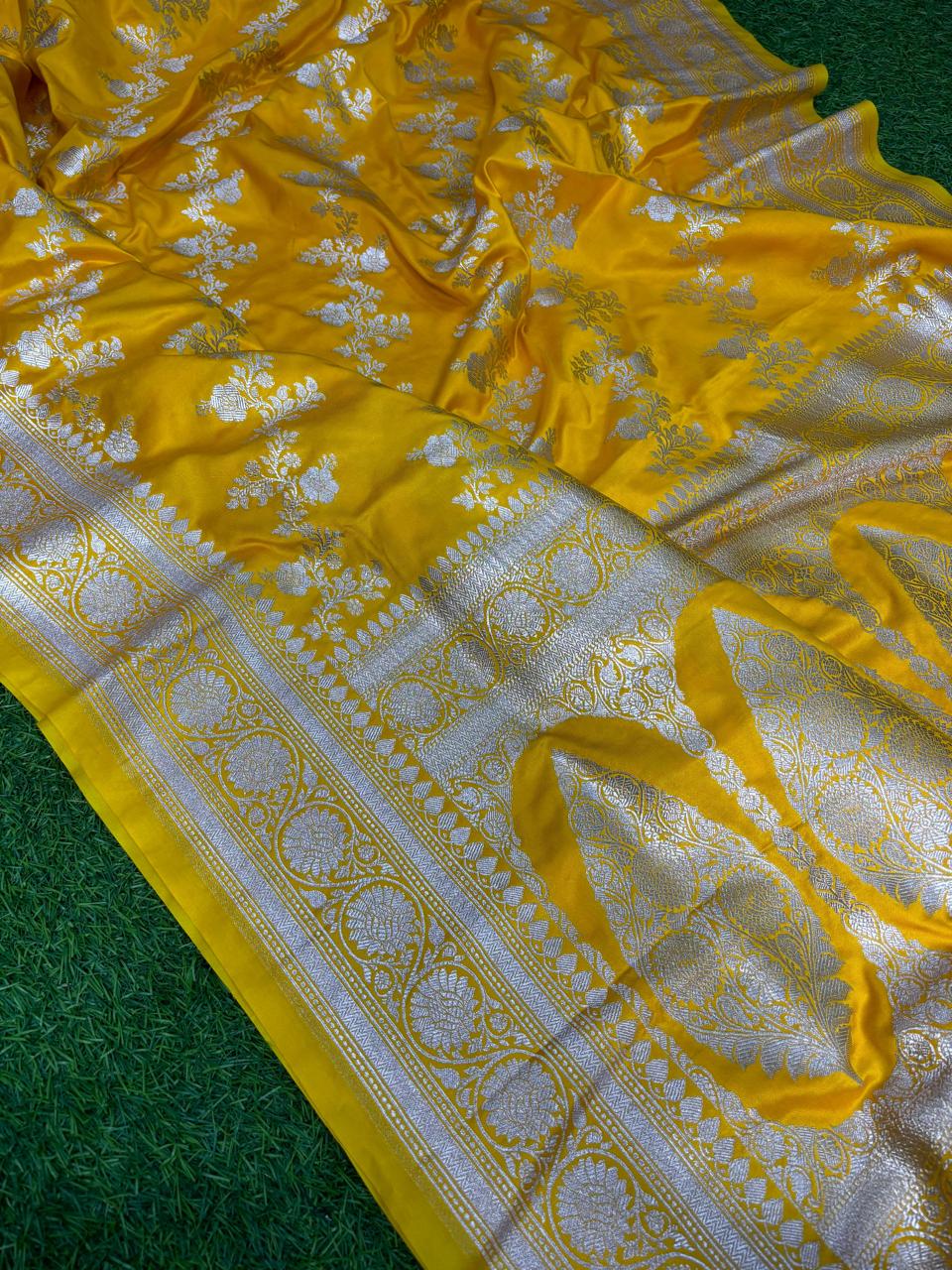 Premium Mashru Silk Saree with Vintage Ada Zari Weave - AMVZY2