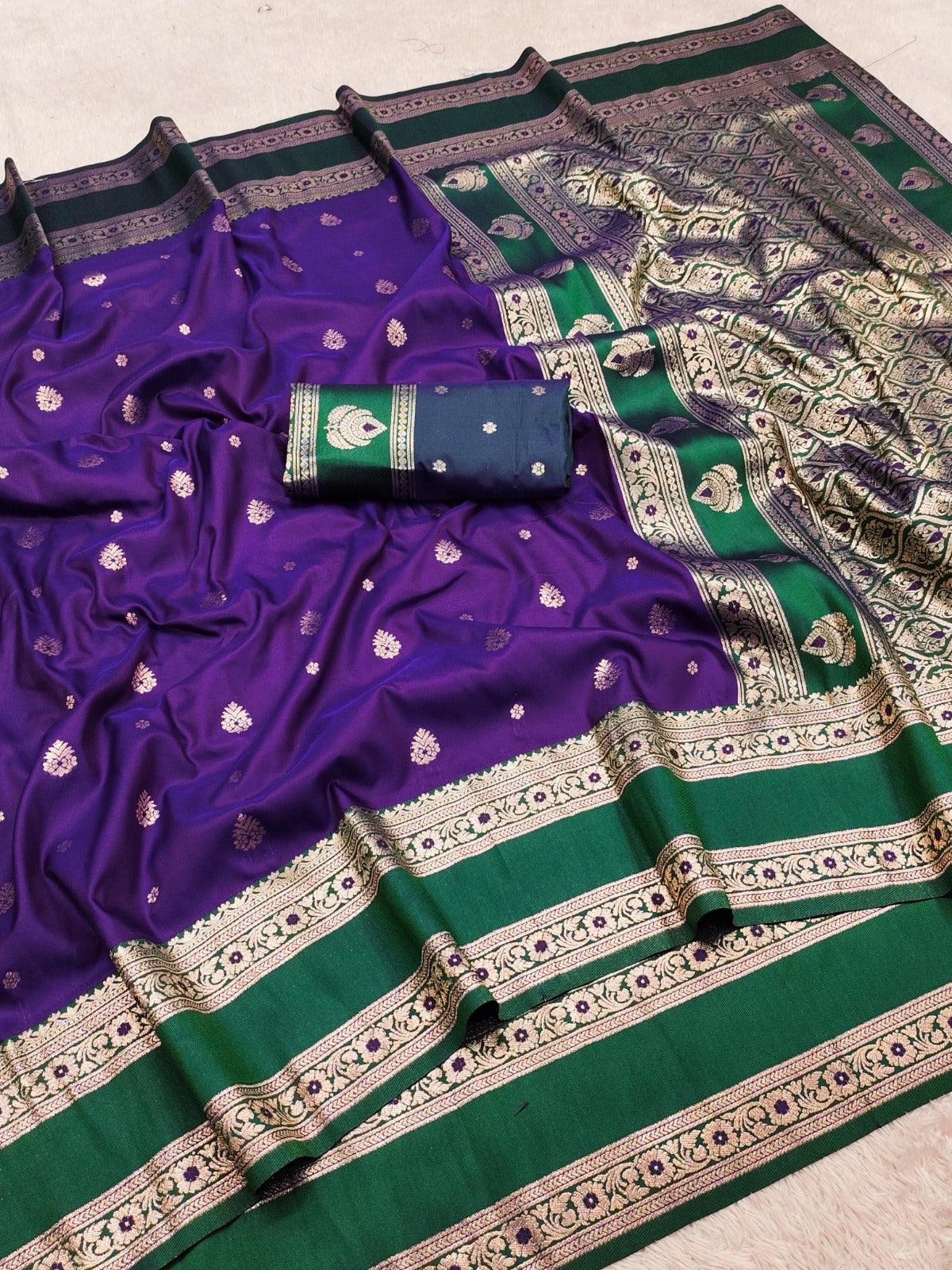 Banarasi Silk Saree with Gold Zari Butta & Heavy Paisley Pallu - BHPVG04