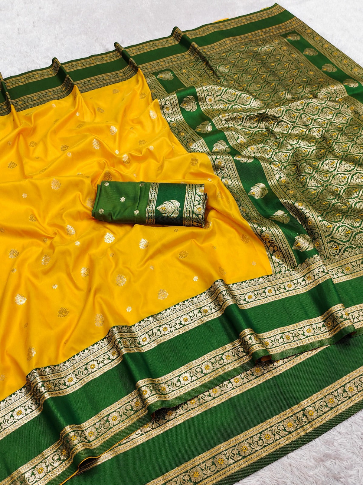 Banarasi Silk Saree with Gold Zari Butta & Hpeavy Paisley Pallu - BHPYG09