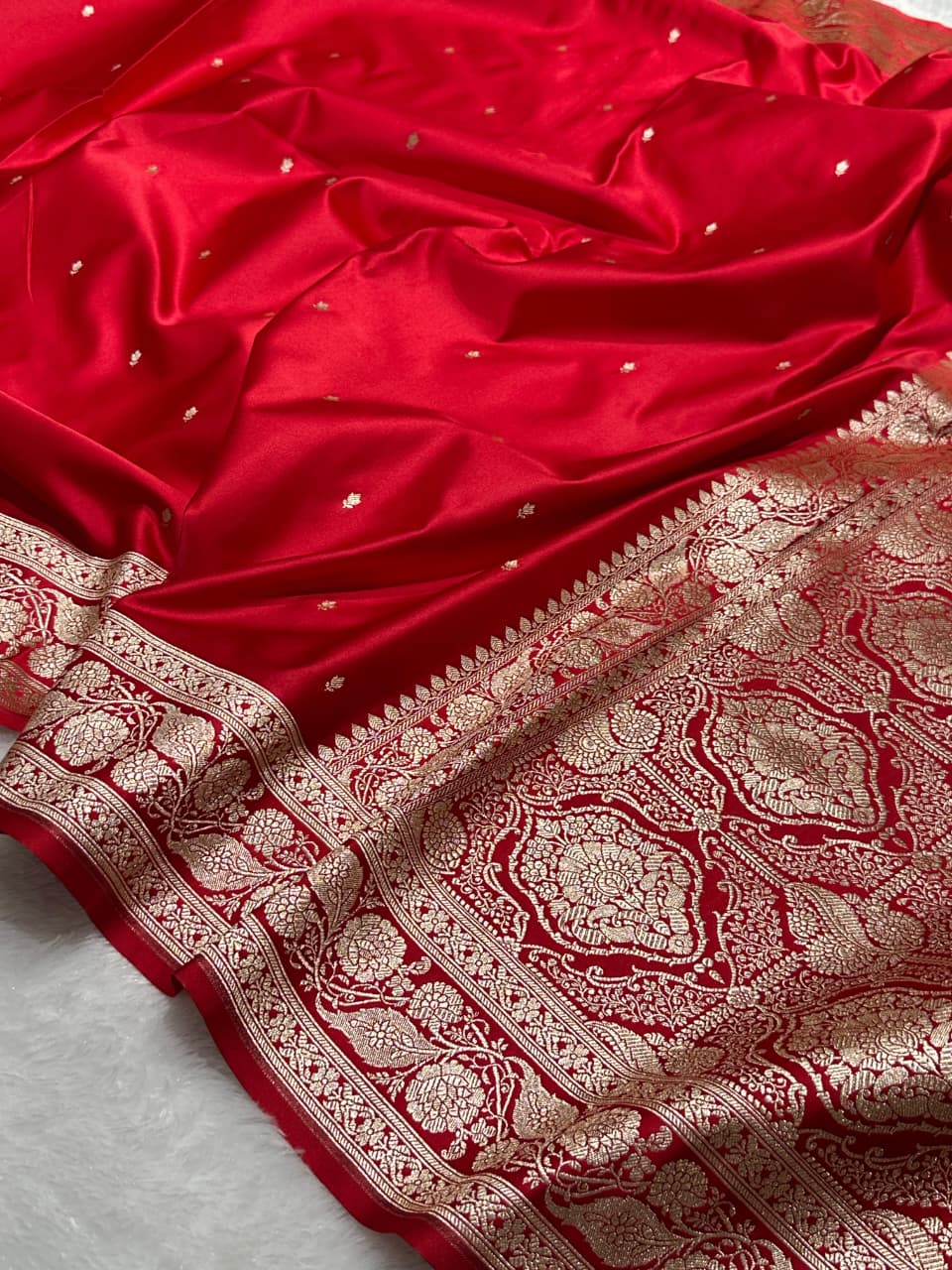 Banarasi Mashru Katan Silk Saree with Butti Zari Weaving - AMKZBR1