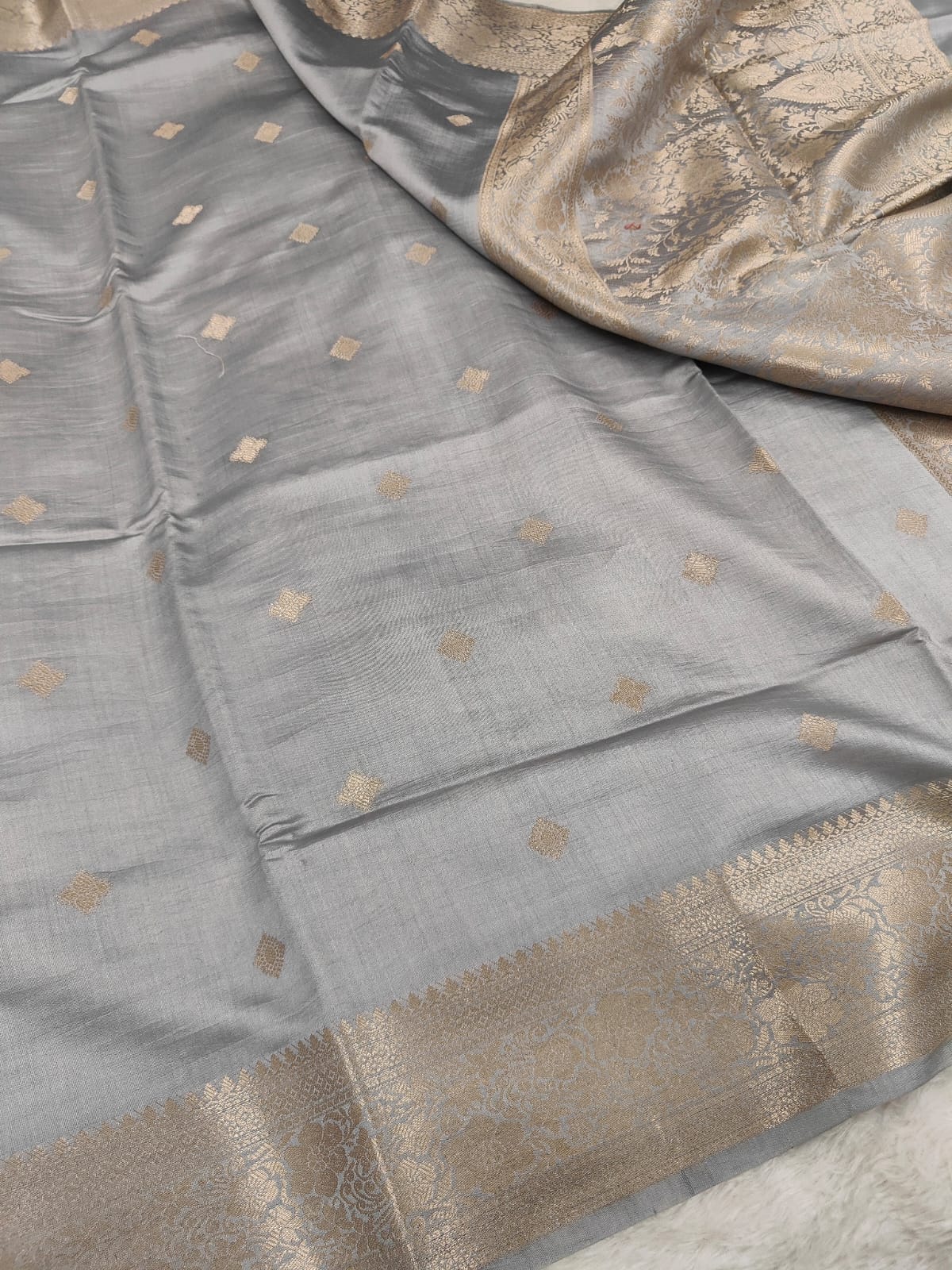 Pure Banarasi Mulberry Chiniya Silk Saree Silkmark Certified - AKMC008